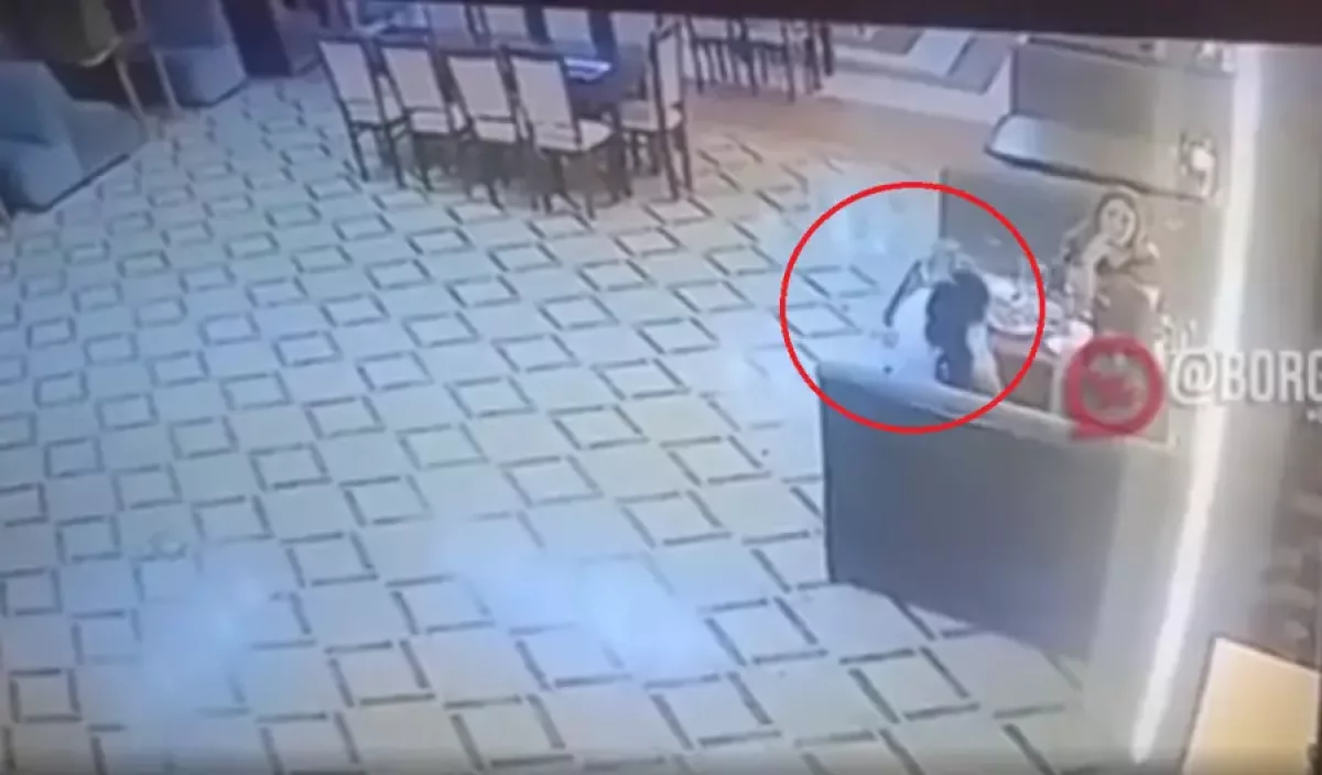 Ер адам таныспай қойған қыздың басына бокал лақтырып жіберген