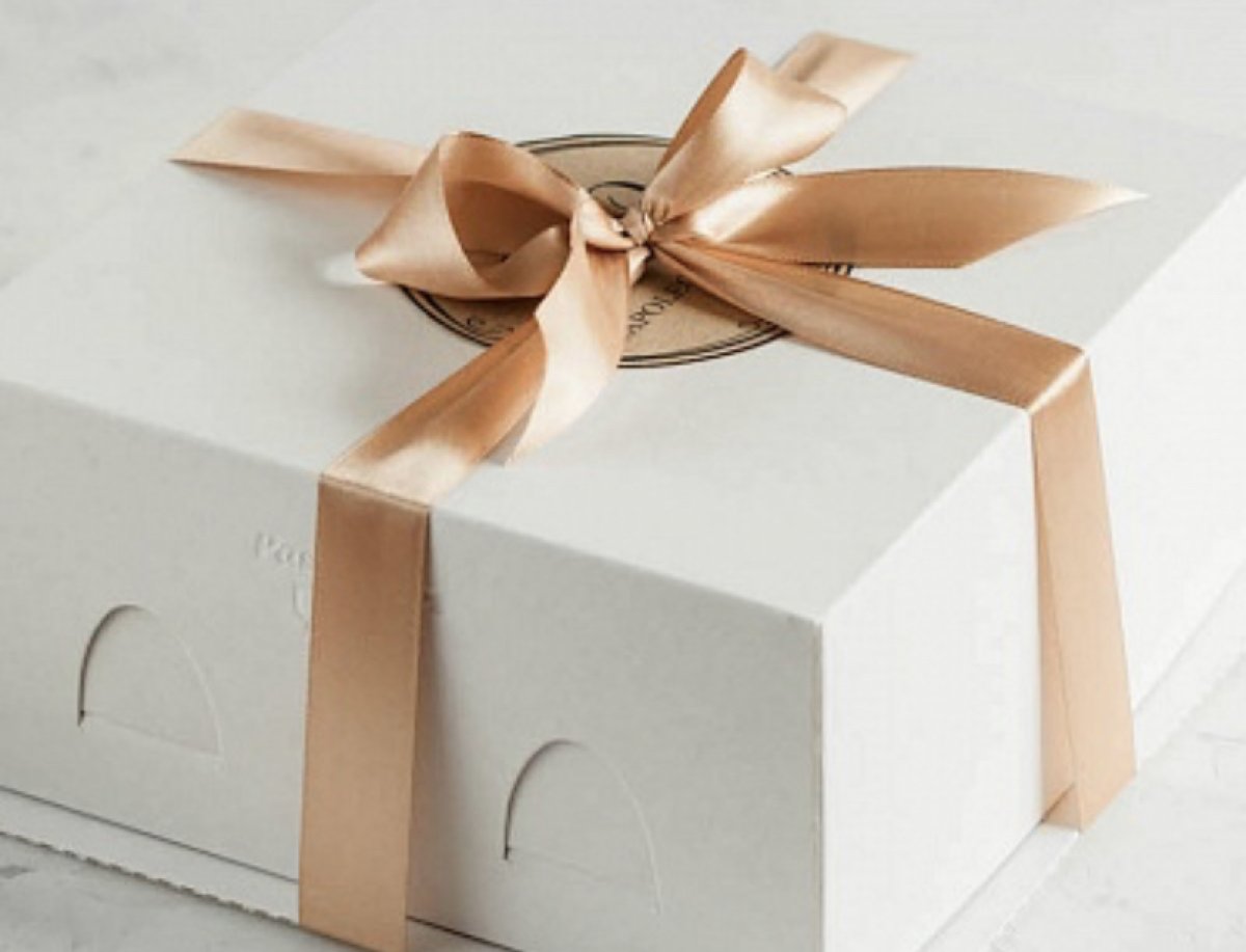 На подаренный торт заявила глава горотдела образования Актау в Антикоррупционную службу