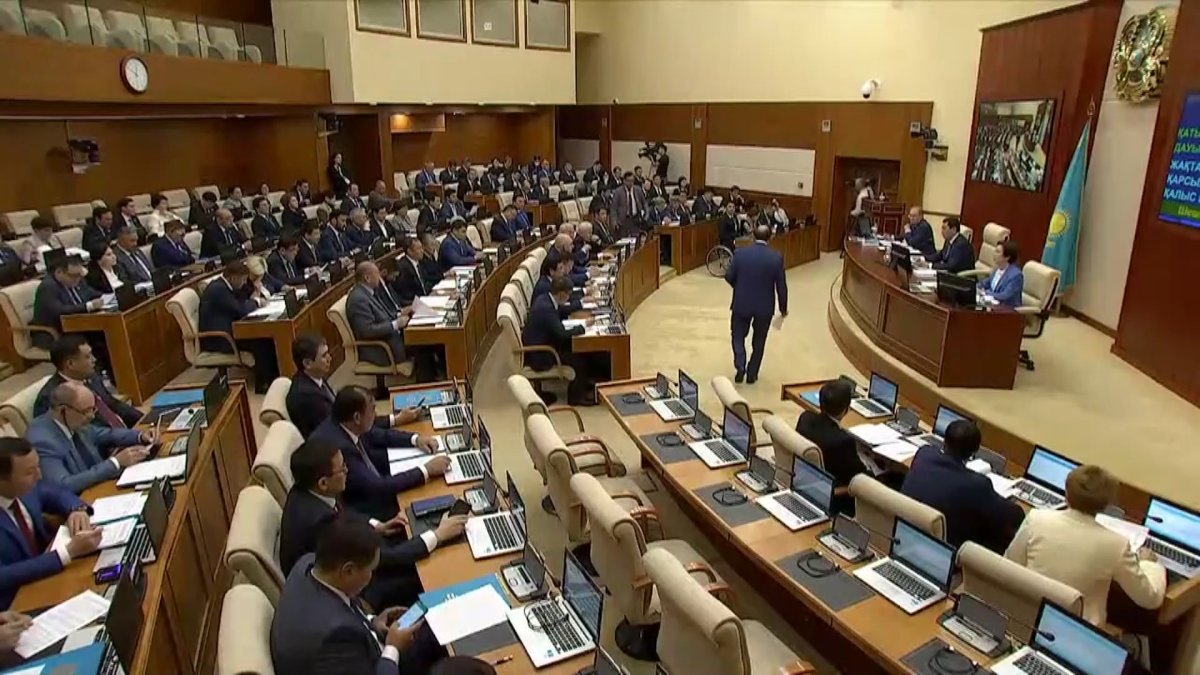 Е. Кошанов созвал совместное заседание палат Парламента