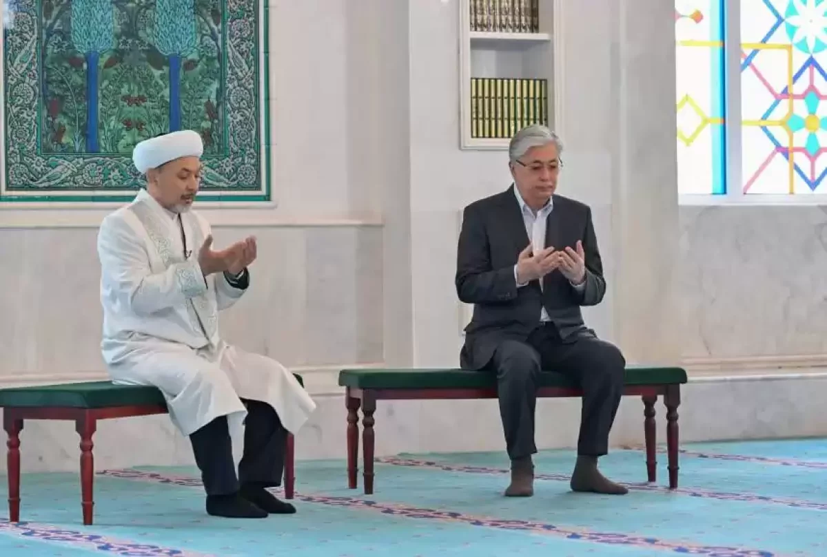 Мемлекет басшысы Әзірет Сұлтан мешітіне барды