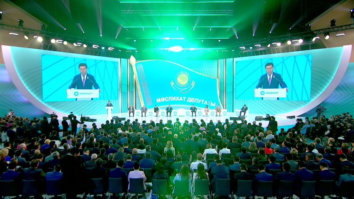 Первый Республиканский Форум депутатов маслихатов всех уровней партии «AMANAT» прошёл в столице