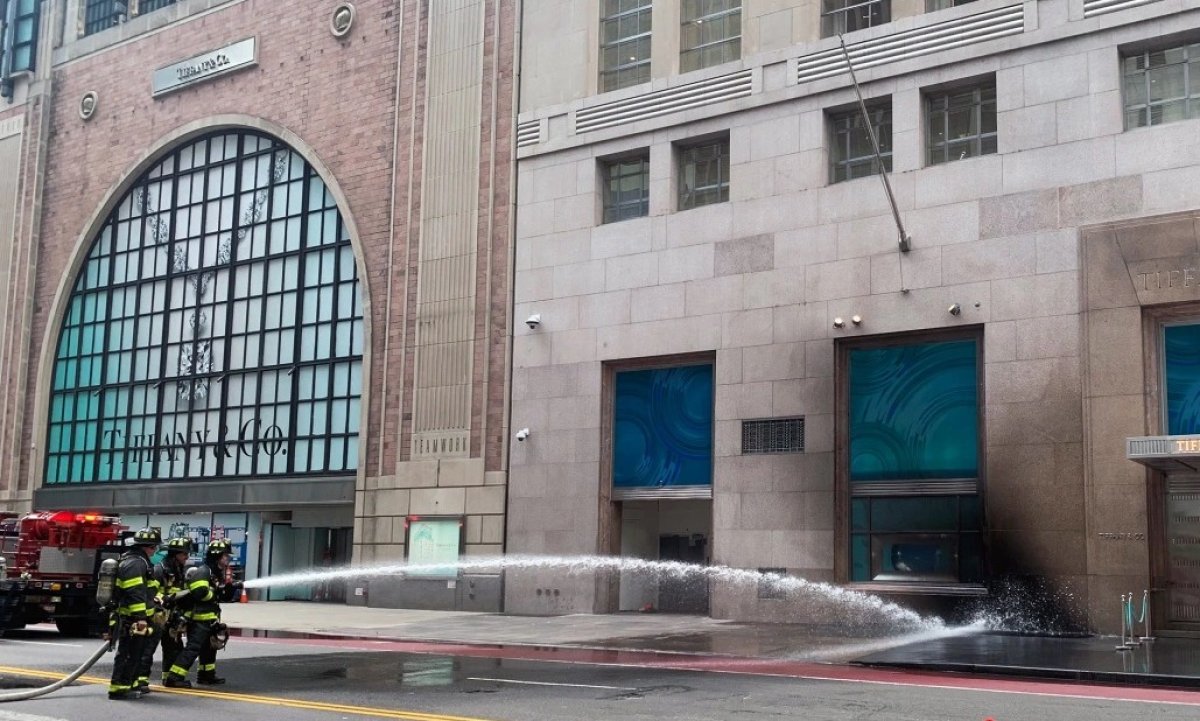 Ювелирный магазин Tiffany на Манхэттене загорелся после ремонта в 500 миллионов долларов