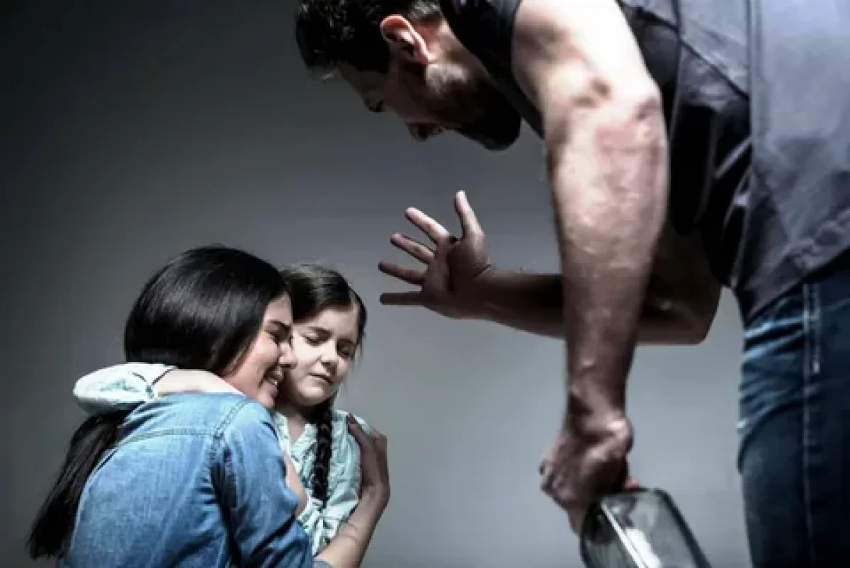 "10 жылға дейін сотталуы мүмкін": полиция тұрмыстық зорлық-зомбылық үшін жаза күшейтілгенін еске салды