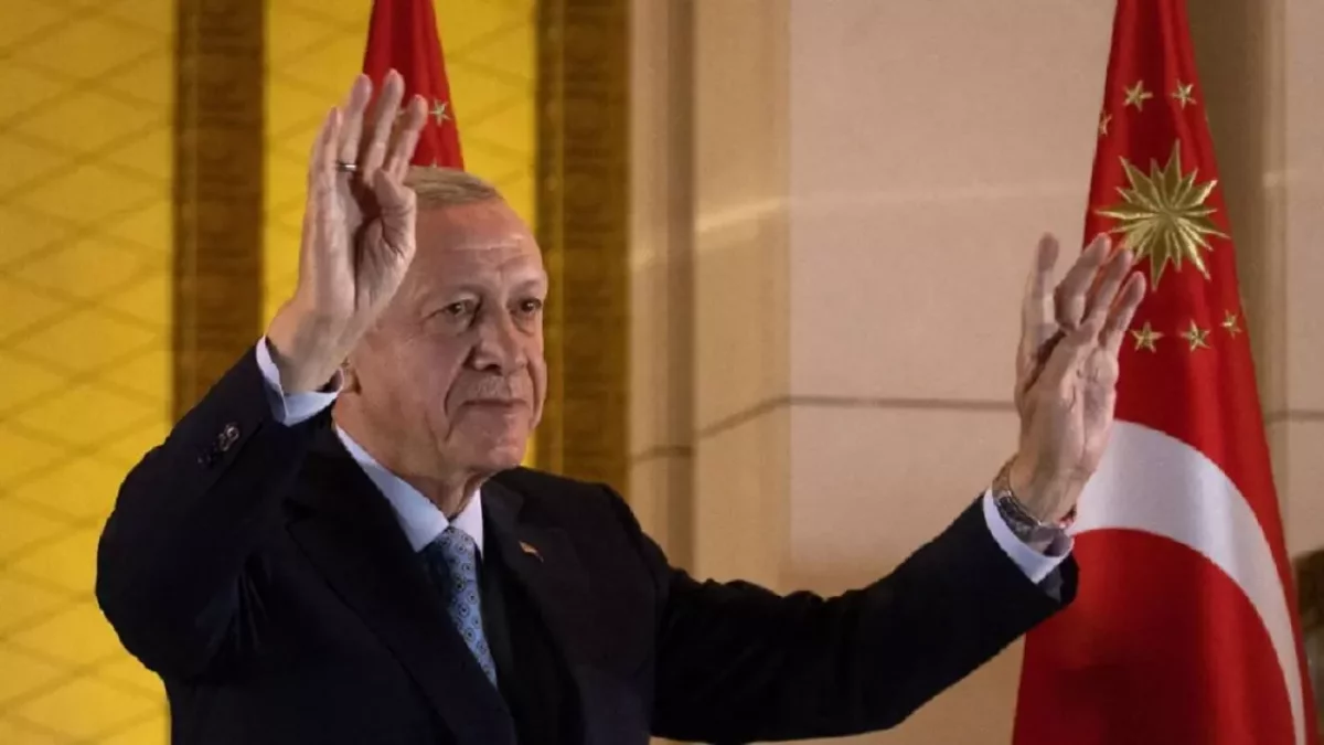 Ердоған Түркия президенті ретінде халқына ант беріп, ресми түрде қызметіне кірісті