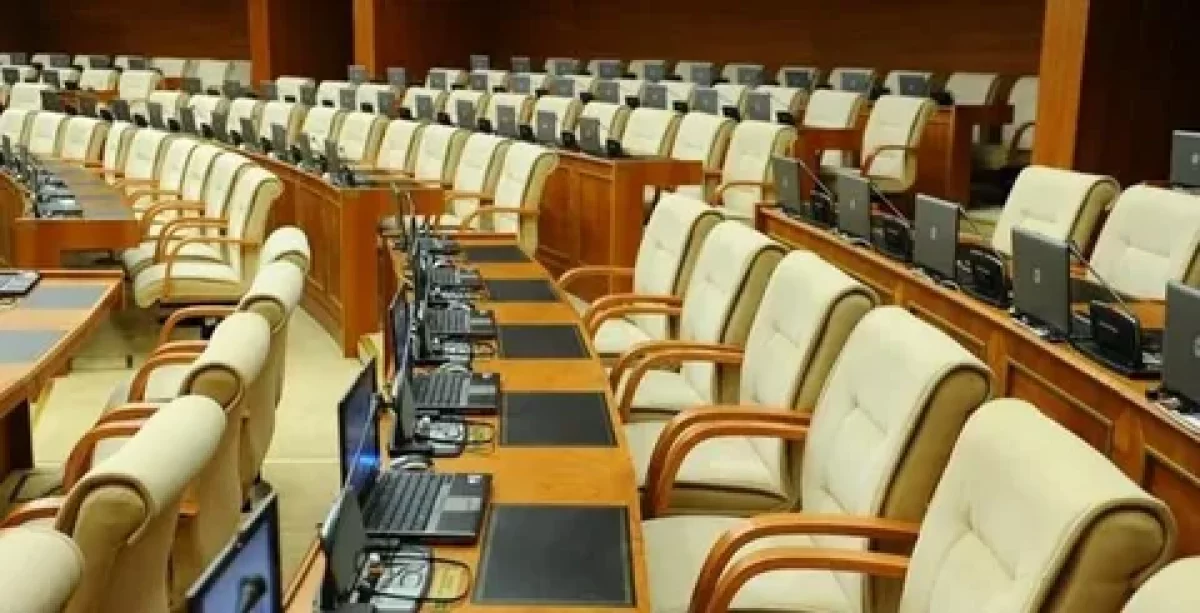 Парламент депутаттары каникулға кетті