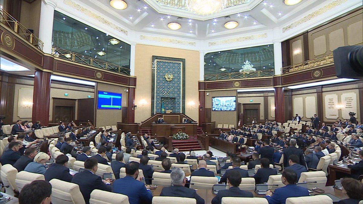 Депутаттар жазғы демалыста қайда тынығады?