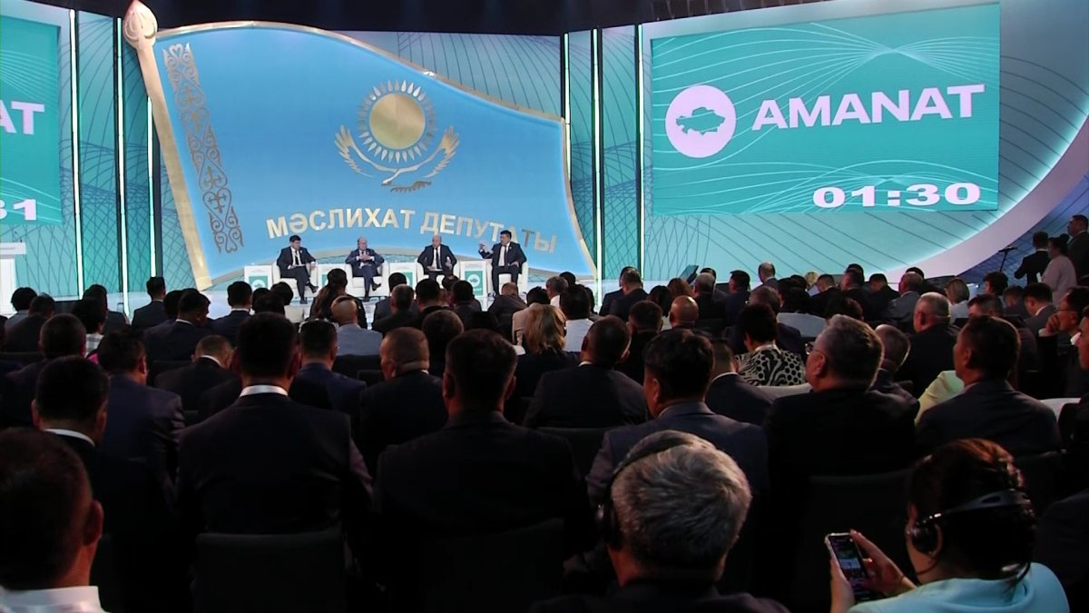 Встречи депутатов маслихатов с министрами предлагают организовывать члены партии «AMANAT»