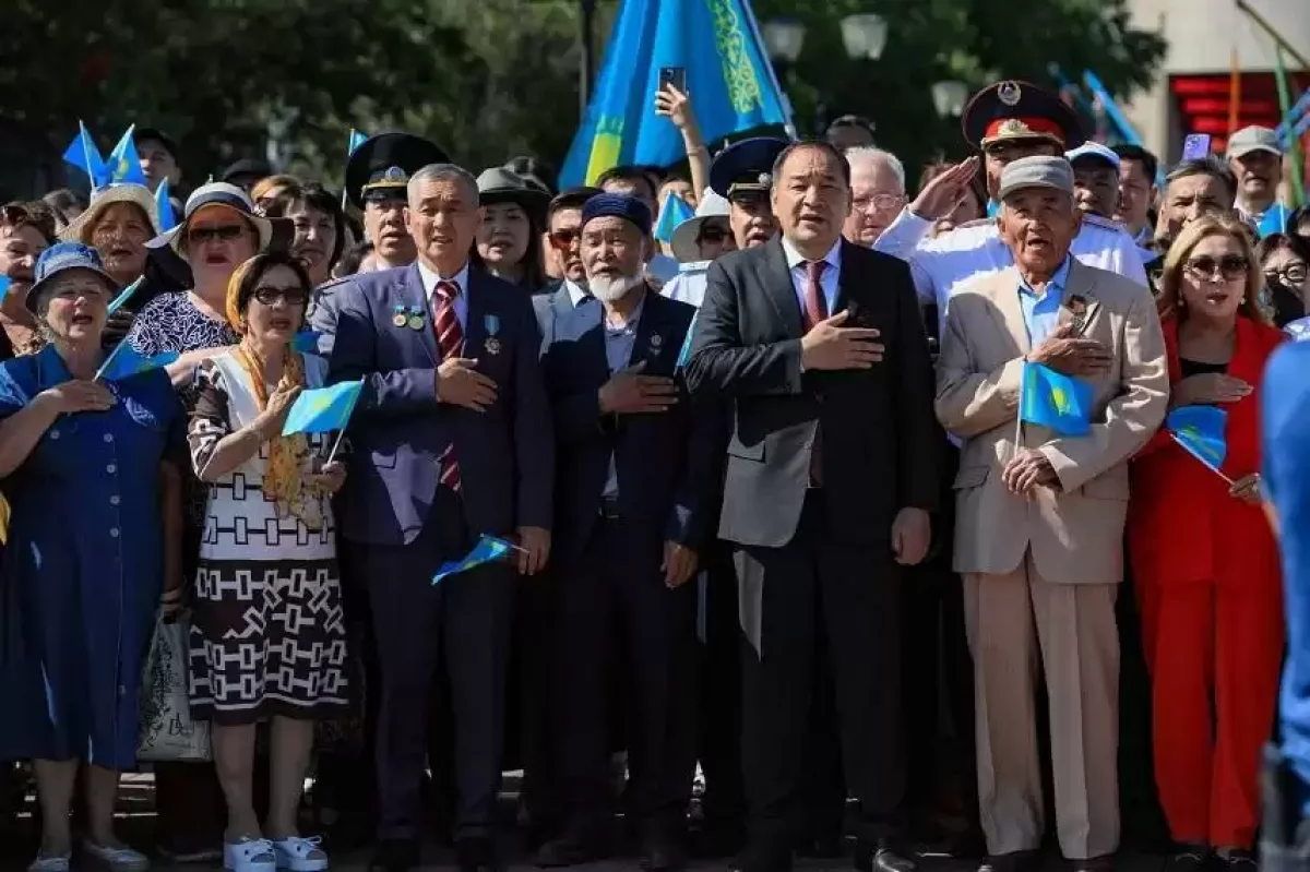 Ақтөбе облысының 30 мыңнан астам тұрғыны бір мезетте Әнұранды орындады