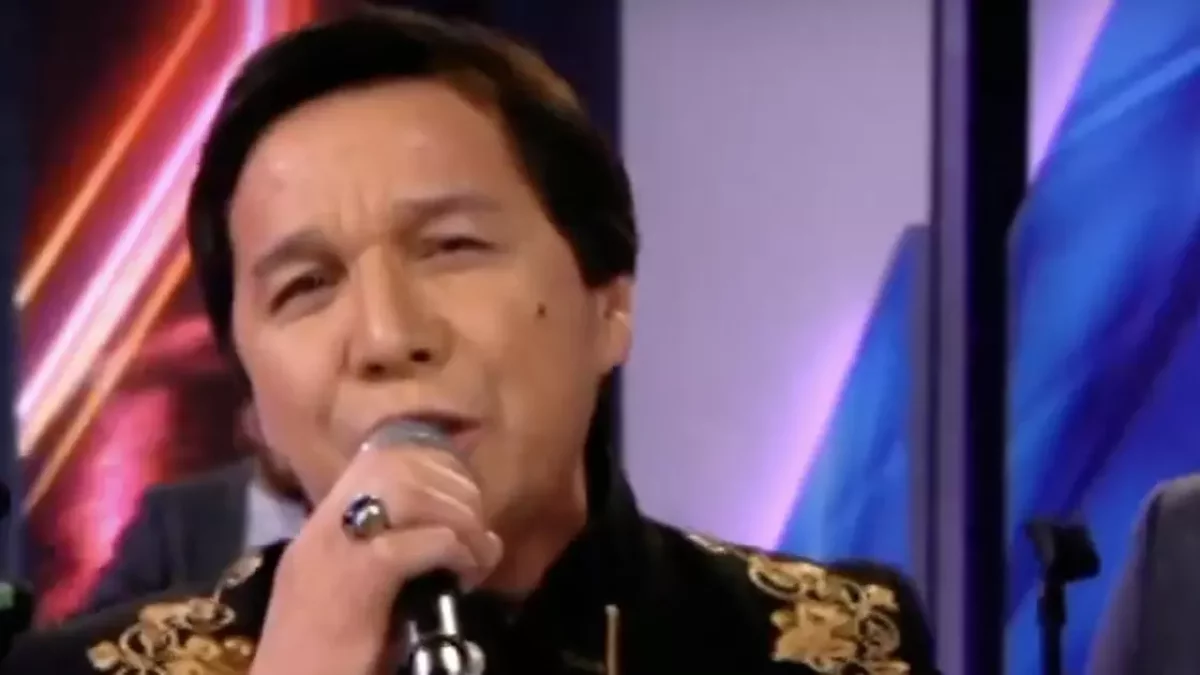 Абай Бегей жиенінің туған күнінде сыйға тартқан VIP нөмірін көрсетті