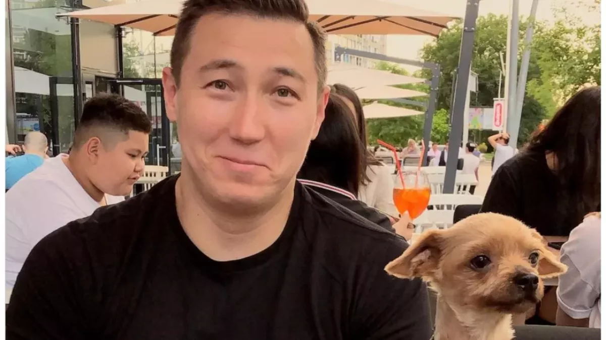 "Қартаюды ұмытып кеткенсіз бе": көптен бері көрінбей кеткен Рахат Тұрлыханов қазір қайда