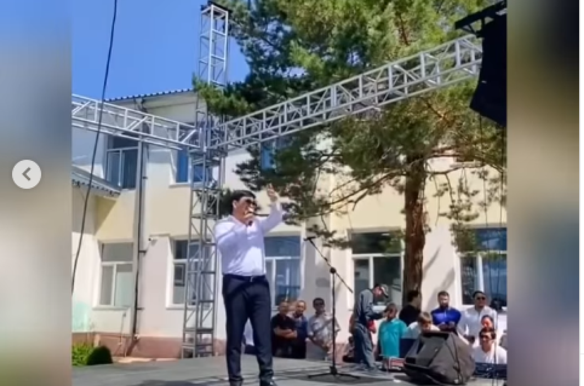 Самый дорогой последний звонок в Казахстане обсуждают пользователи сети