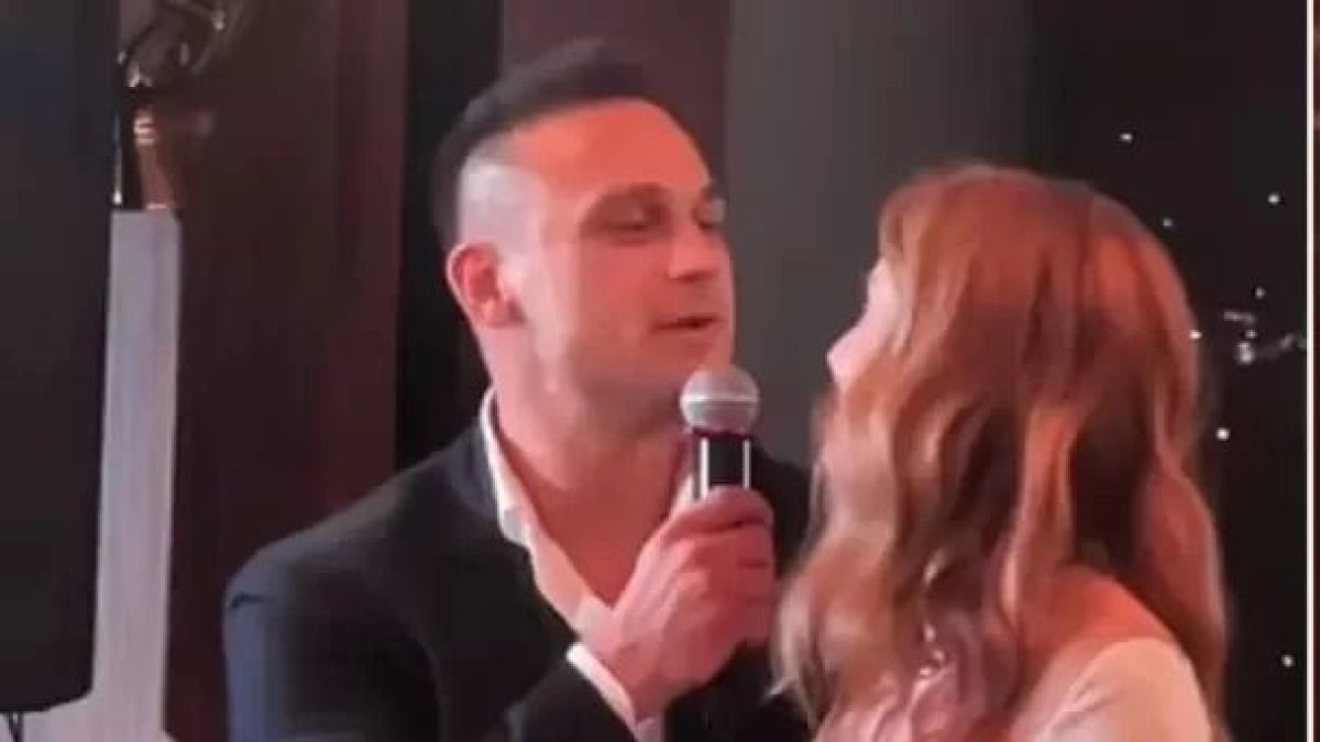 "Өзіңсіз мүлде жаралы жан едім". Қазақша ән орындаған Илья Ильин көптің көңілін босатты