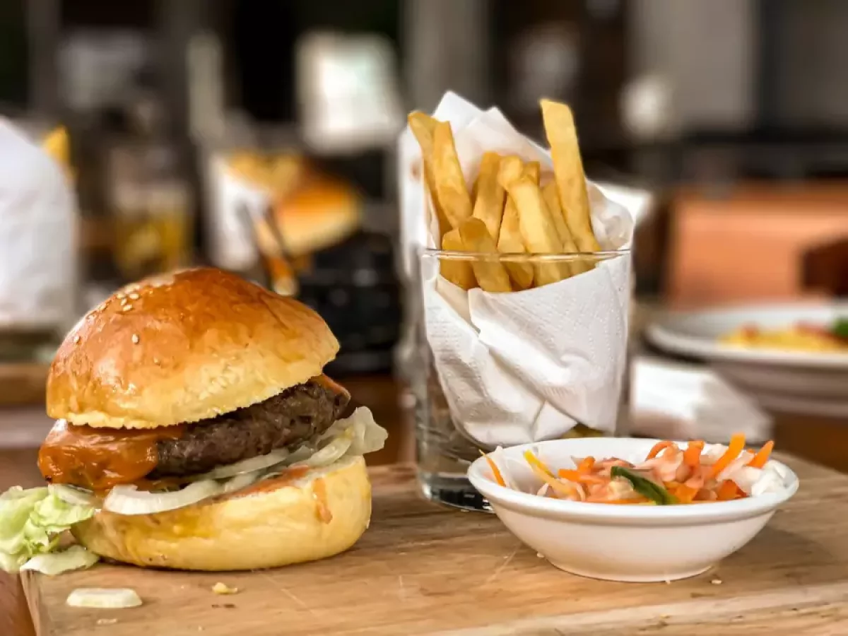 56 жастағы тұрғын 100 күн бойы тек фаст фуд жеп, 26 келі салмақ тастады