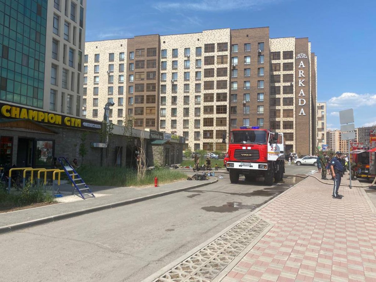 Число автомобилей сгоревших в паркинке столичного ЖК выросло до шести