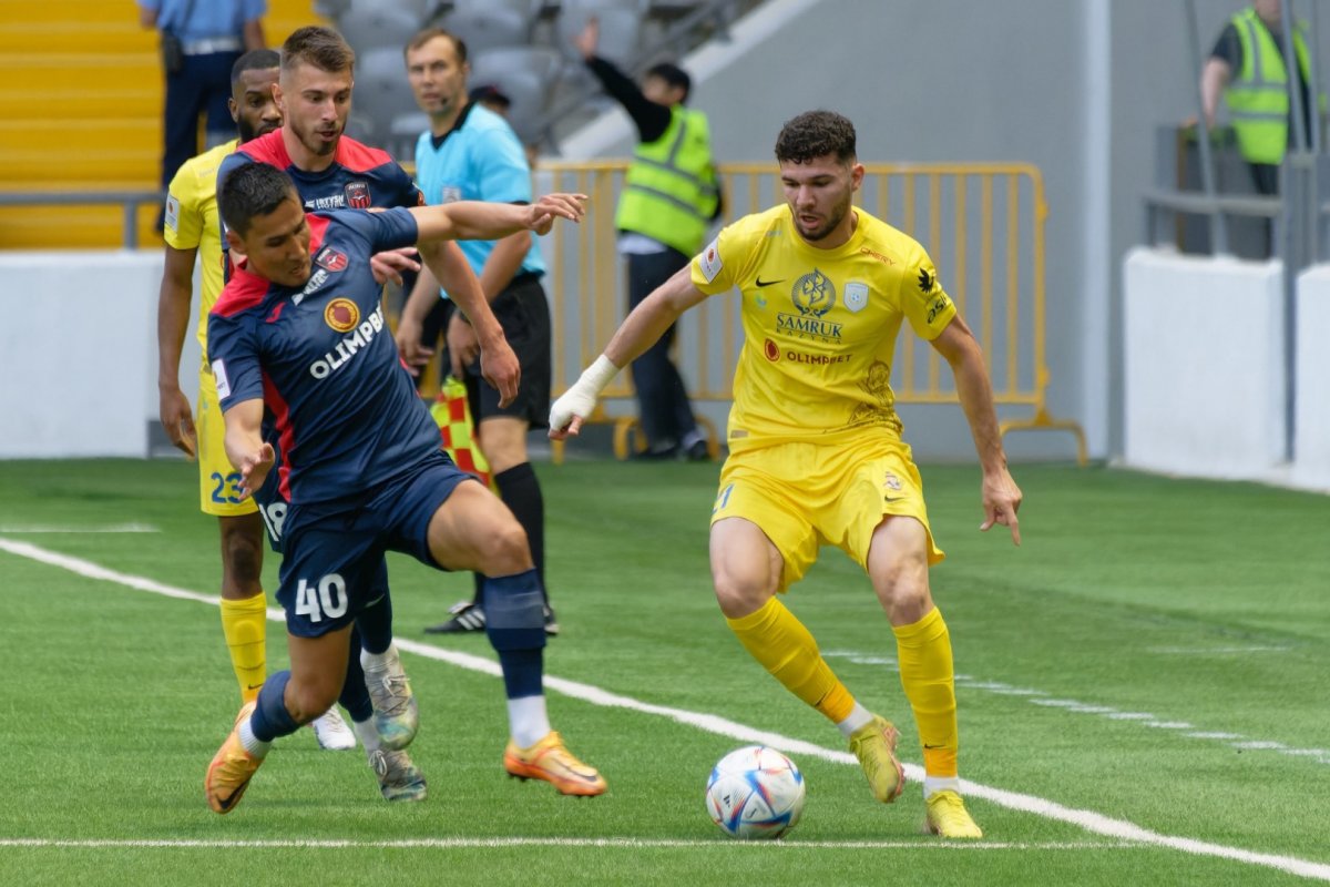 Названы фавориты Казахстанской Премьер-лиги после трети сезона