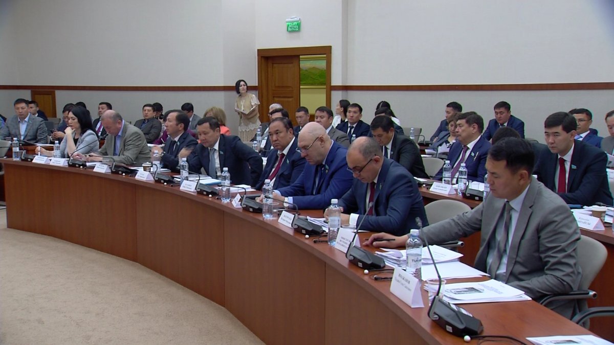 Мажилисмены предлагают отменить уголовное наказание за употребление наркотиков