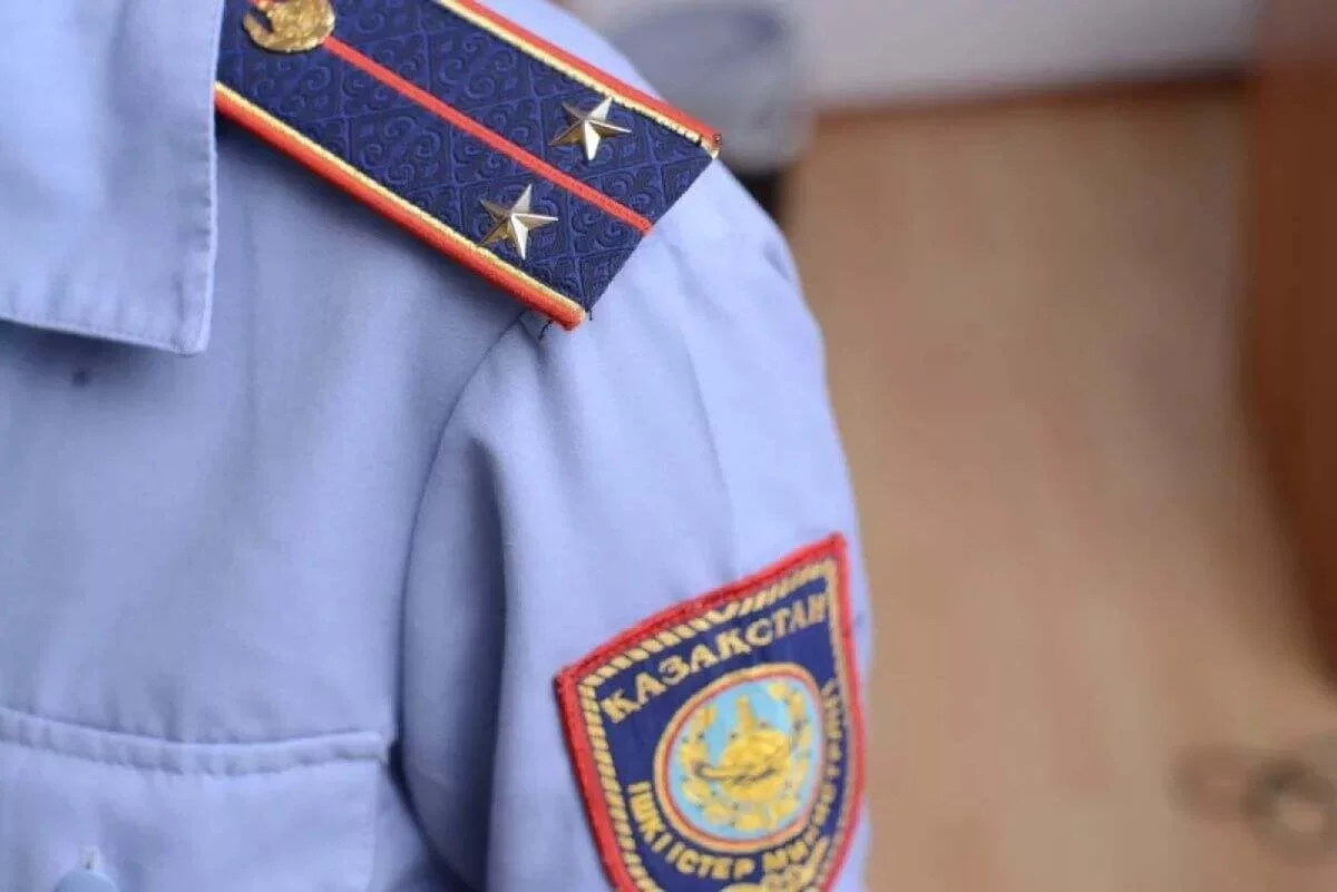 Астанада жүкті әйелді құтқарғаны үшін марапатталған полицейдің не үшін ұсталғаны белгілі болды