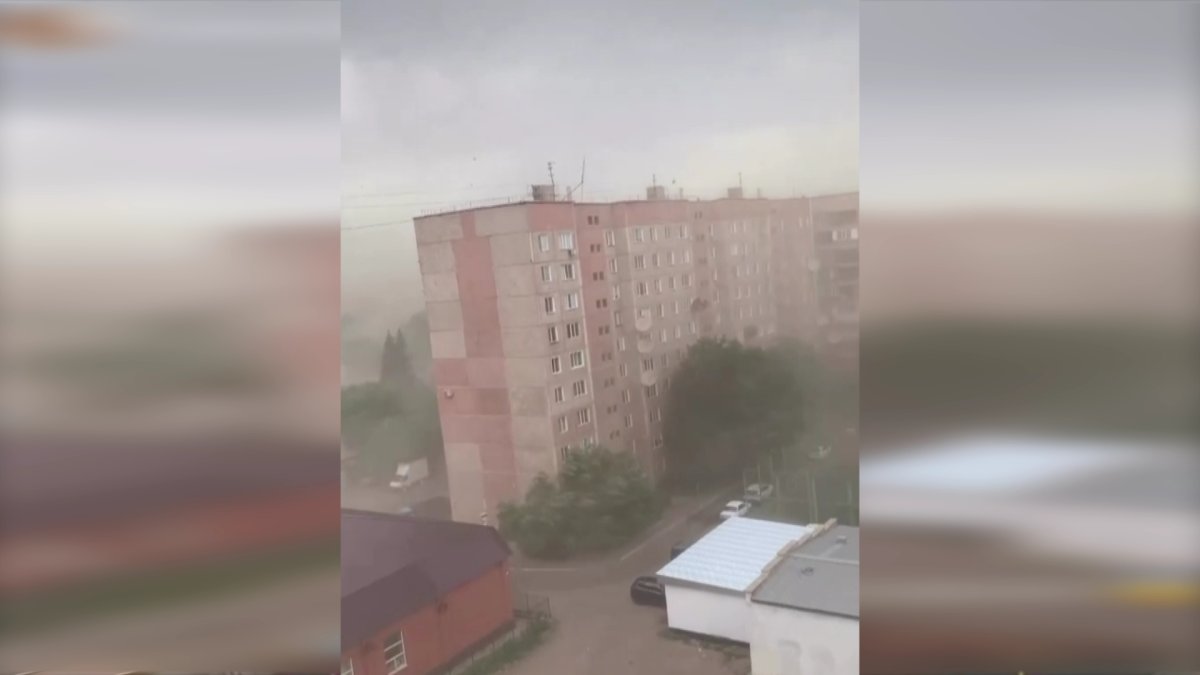 Павлодар облысында қатты дауыл ғимараттардың шатырын жұлып кетті