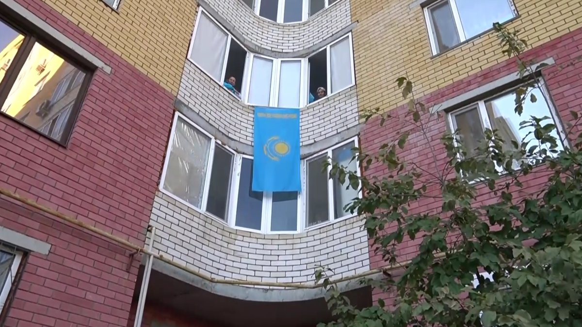 Көк байрақ жерде жатпасын!: әлеуметтік эксперимент