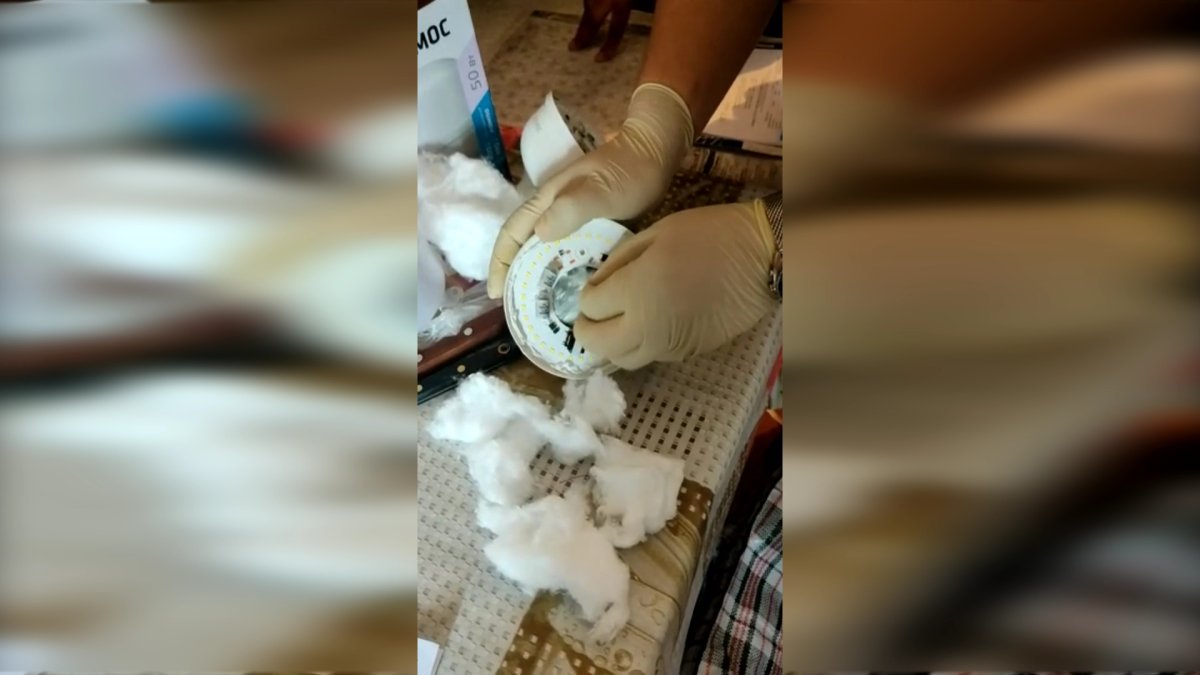 Наркотики в светодиодных лампочках пытались пронести в тюрьму в Павлодаре