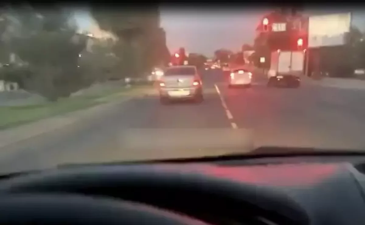 Шымкентте екі жүргізуші ақшаға бәс тігіп, жолда тәртіпсіздік жасаған