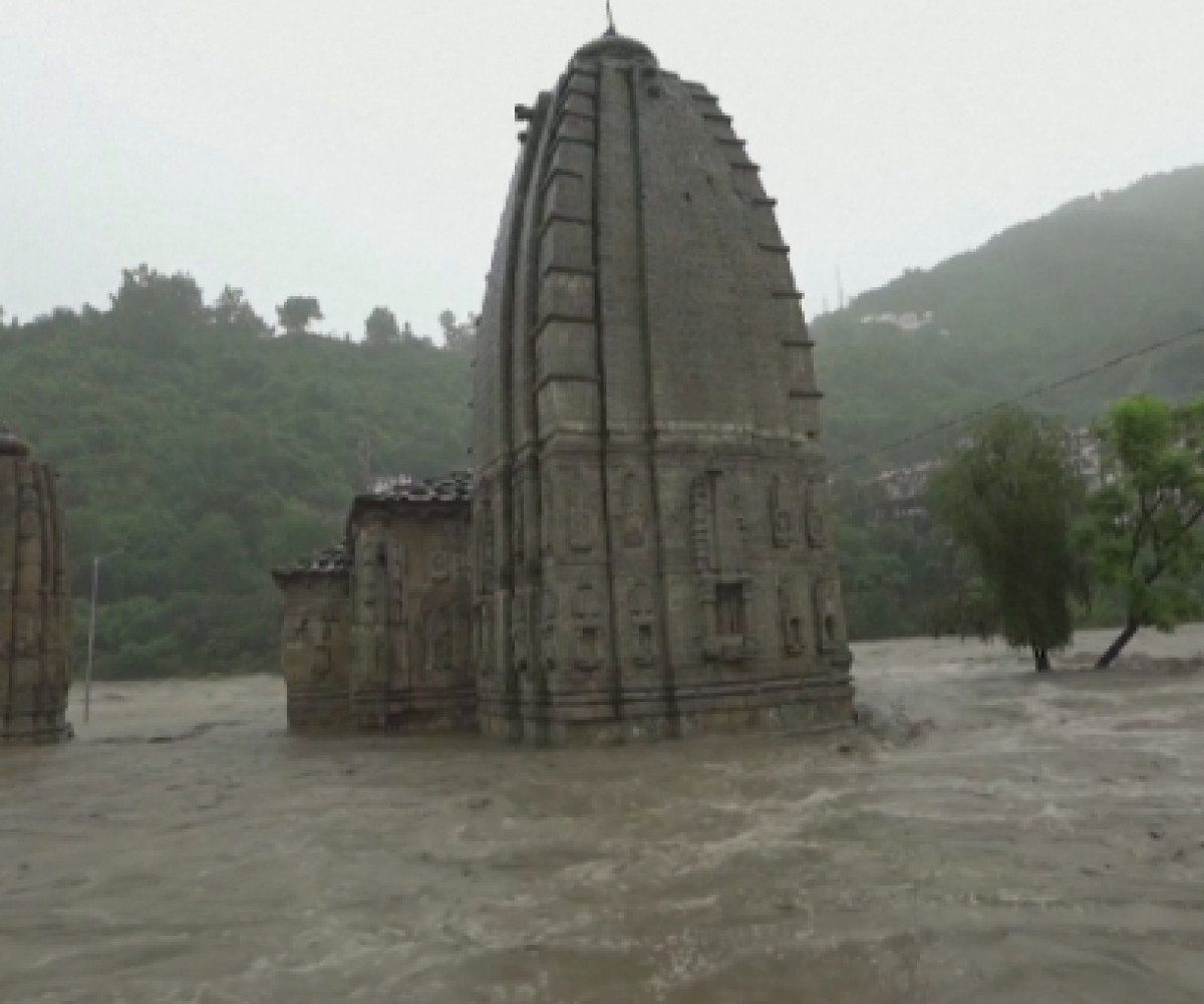 Дели су астында қалды