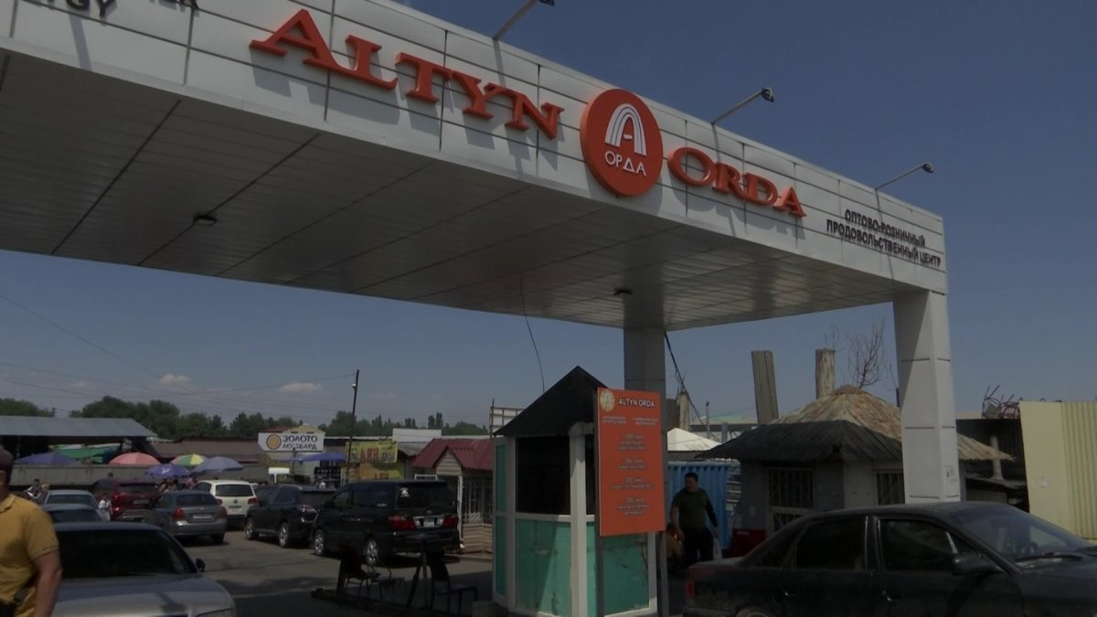 "Алтын Орда" базарын белгісіз топ басып алды