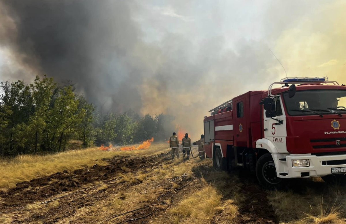 400 человек борются с огнем на западе страны