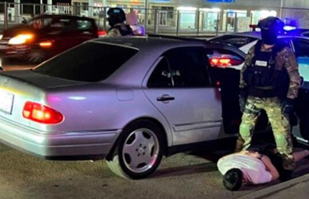 Членов ОПГ с автоматом и гранатой задержали в Алматы