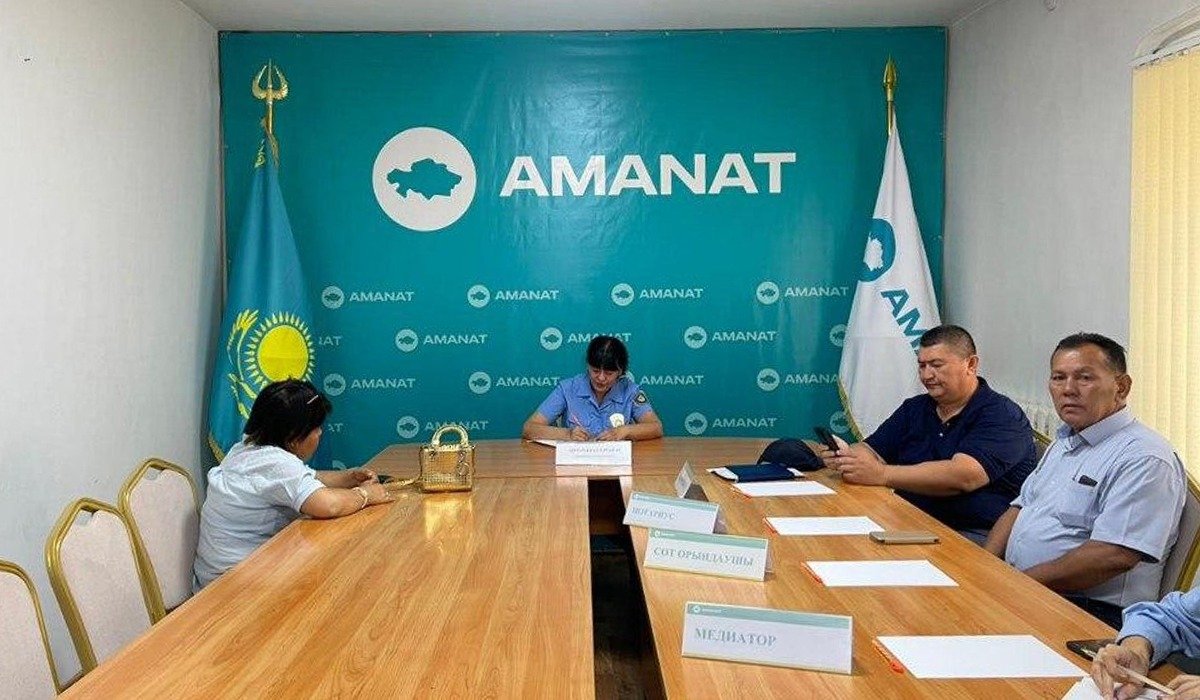«AMANAT» партиясының заңгерлері сайрамдықтарға құқықтық көмек көрсетті