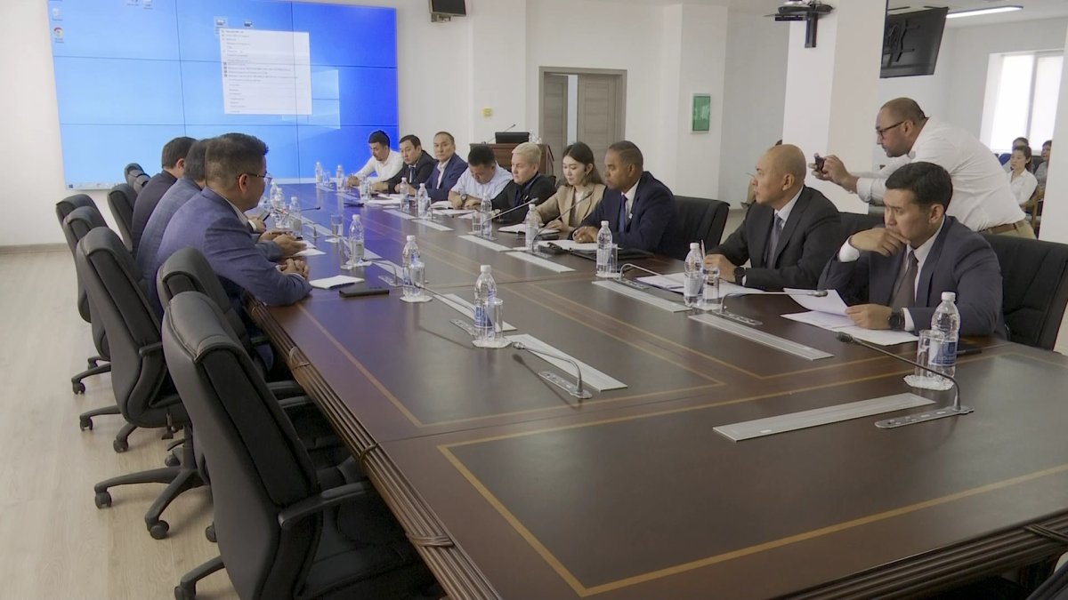 Мажилисмены встретились с трудовыми коллективами в Атырау