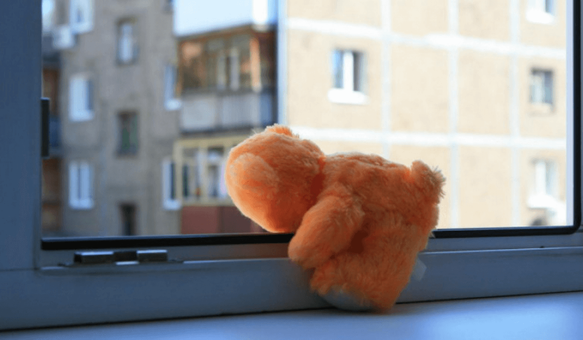 Қызылордада жеті жасар бала бесінші қабаттан құлап кетті