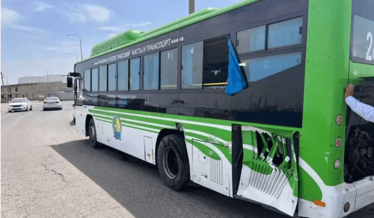 Атырауда жүк пойызы мен жолаушылар автобусы соқтығысты