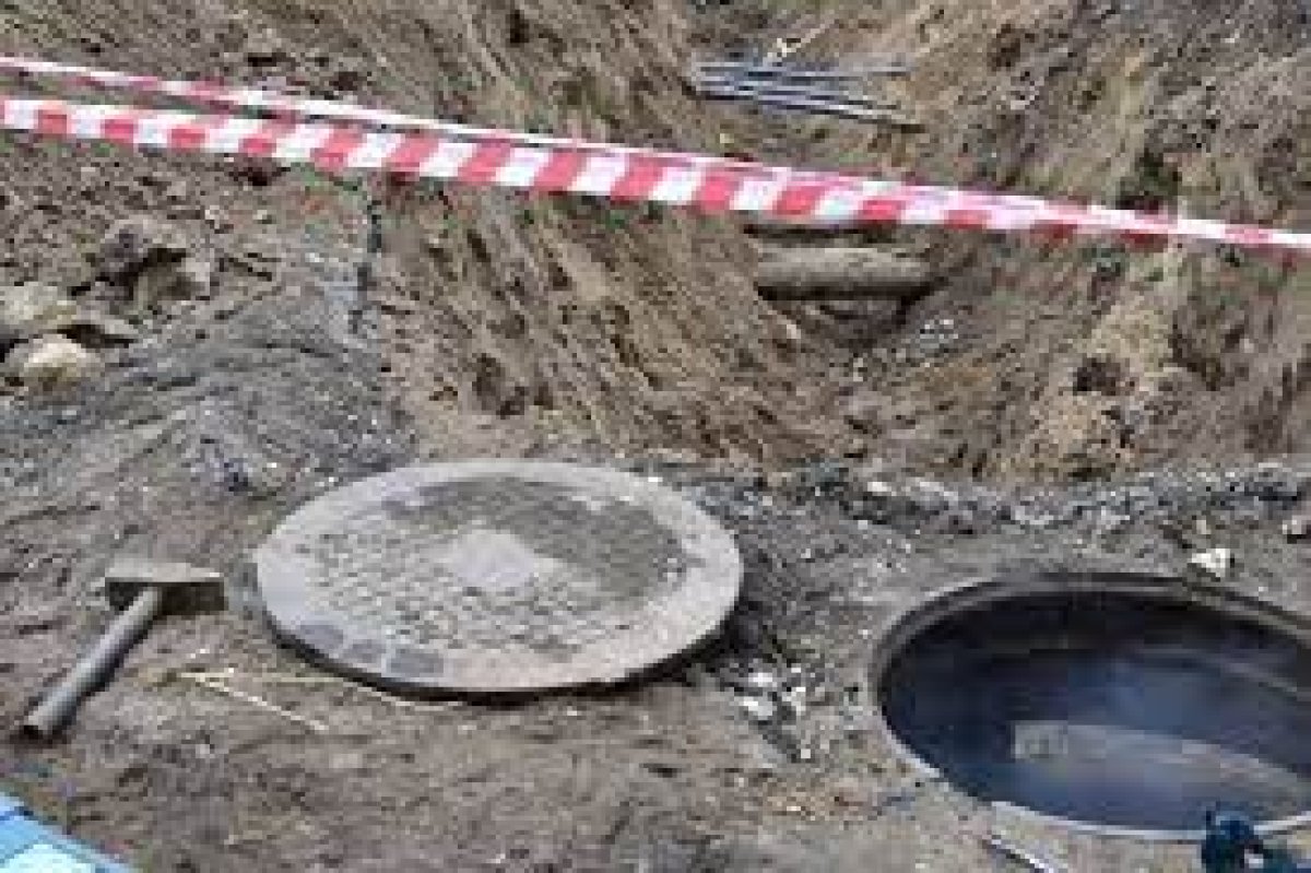 Атырау облысында кәріз құдығын жөндеп жатқан 2 жұмысшы көз жұмды