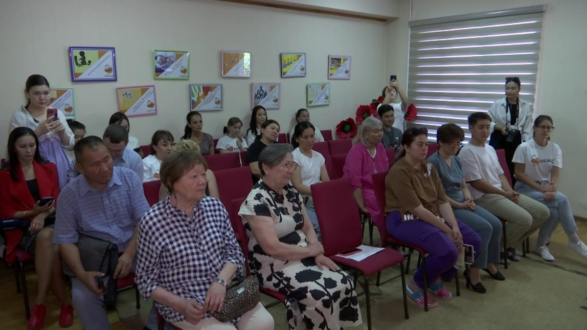 Мажилисмены посетили центр комплексной реабилитации «Кенес» в Алматы