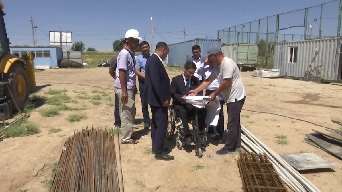 Депутаты от «AMANAT» ознакомились с ходом строительства школ в Туркестанской области