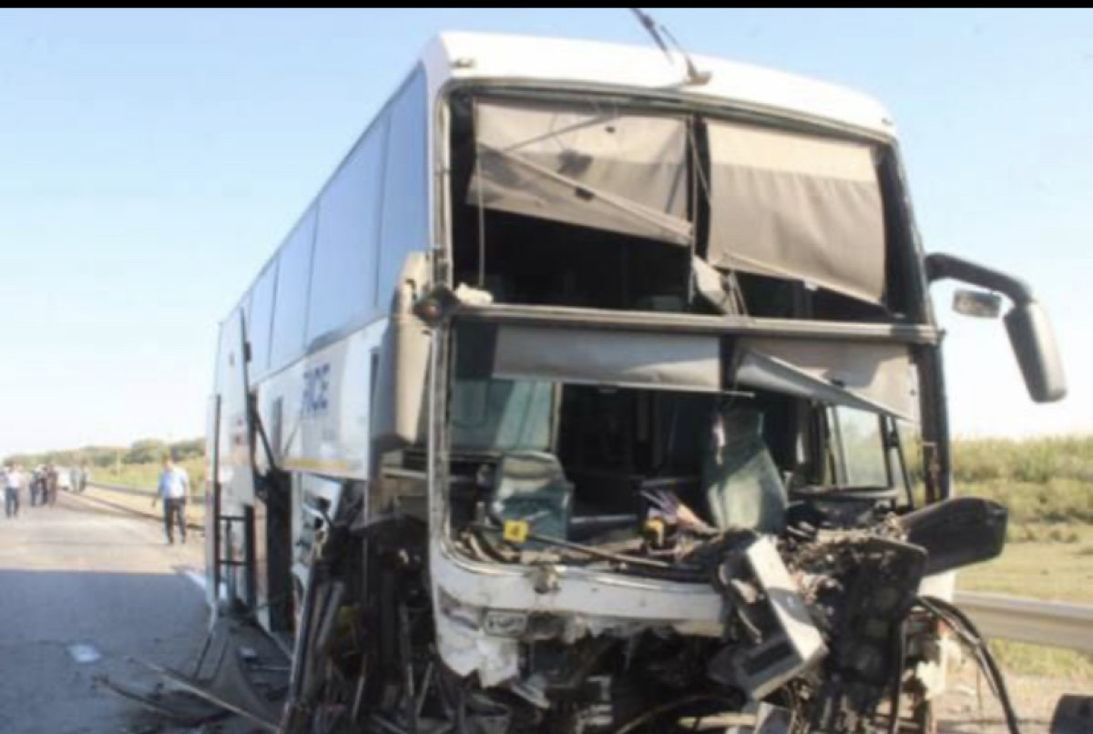 Рейсовый автобус столкнулись с легковушкой в Кызылординской области: есть погибшие