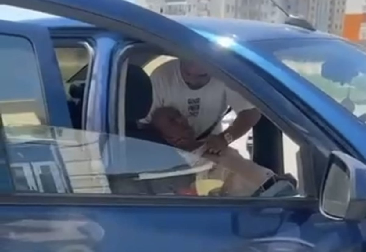 Шымкентец едва не спровоцировал аварию из-за жары