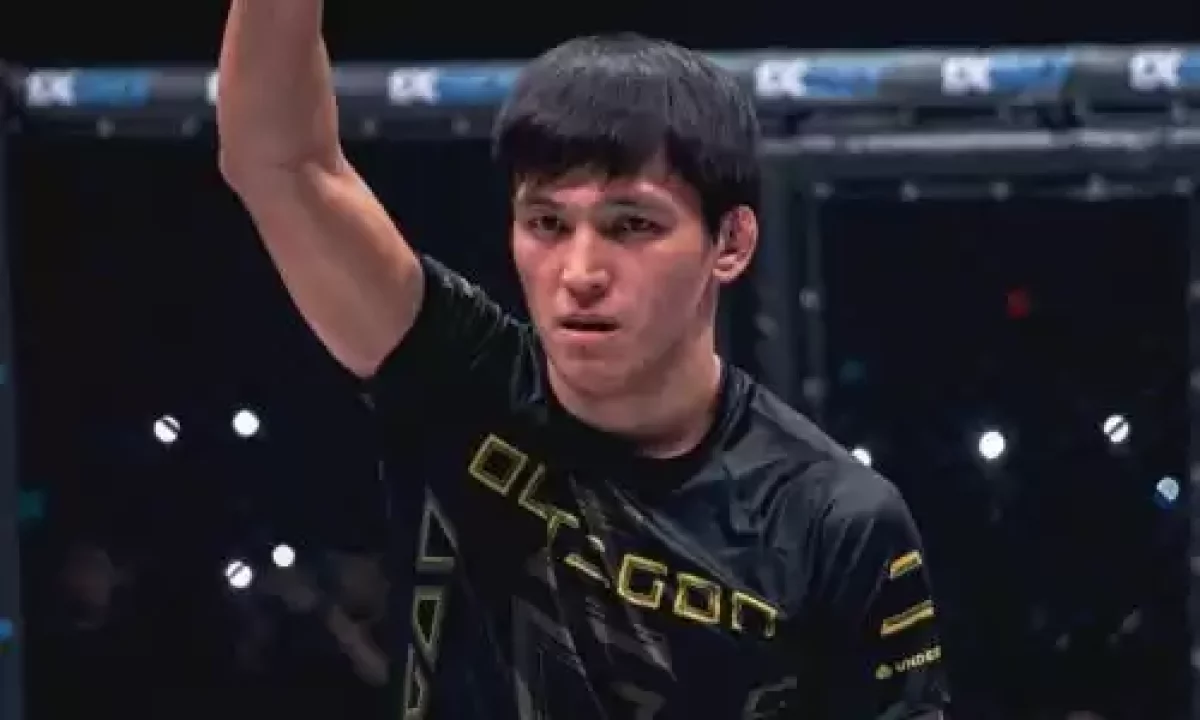 Азат Мақсұм UFC-дегі алғашқы кездесуін сәтті өткізді