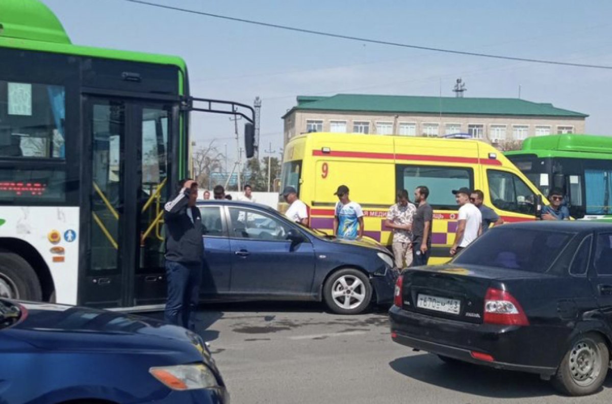 Автобусы столкнулись с легковушками в Атырау: двое погибли