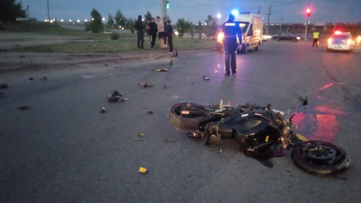 Мотоциклист разбился насмерть о фонарный столб в Костанае