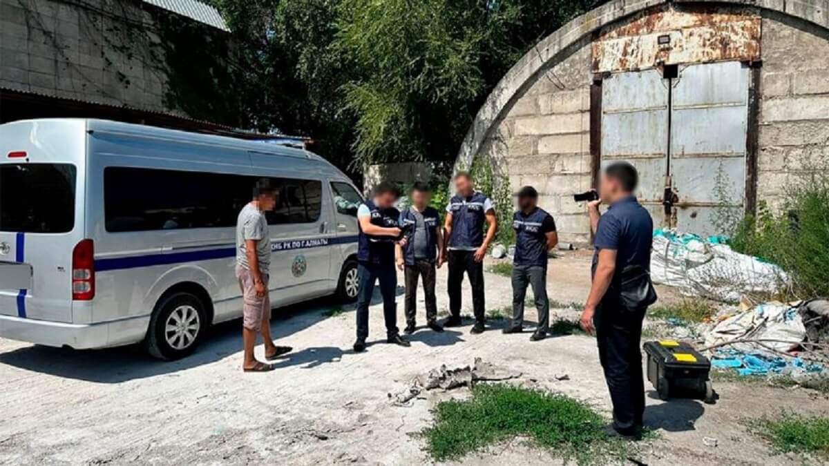 ҰҚК Алматыда екі бірдей есірткі зертханасы мен ірі қоймасын жойды