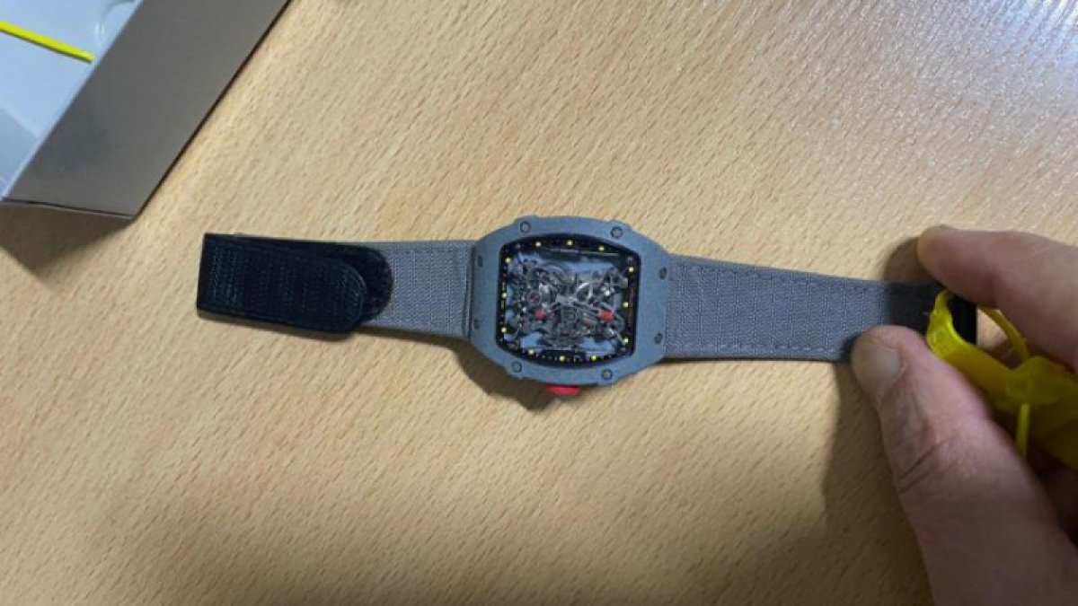 394 миллион теңгеге бағаланған швейцариялық сағатты сатып алушы табылды