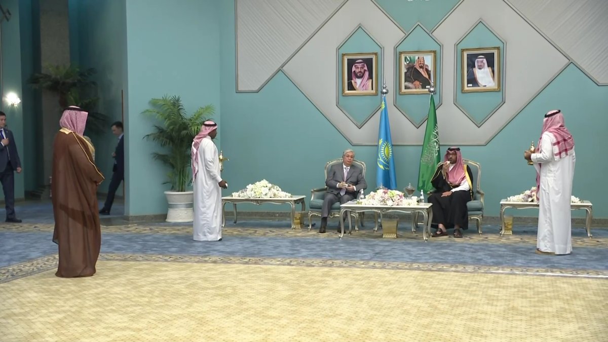 Президент жұмыс сапарымен Сауд Арабиясы корольдігіне барды