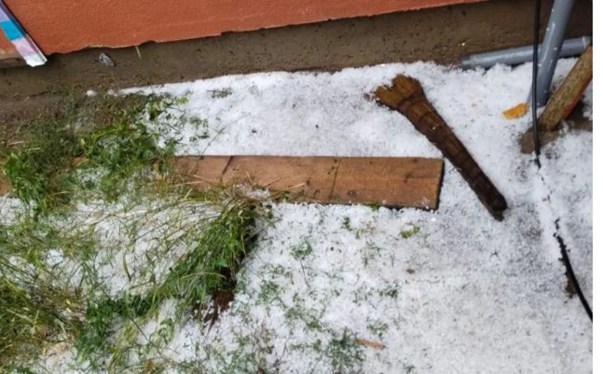 В Аксае выпал град и побил урожай