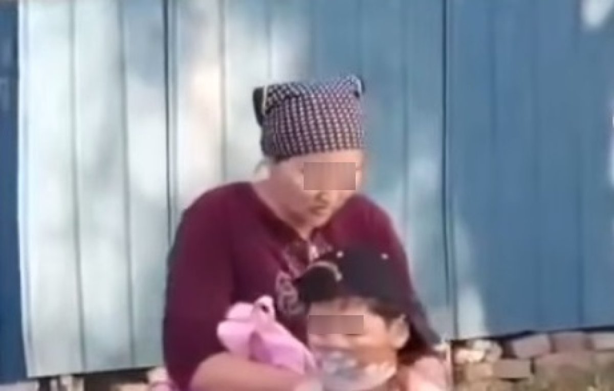 Связала и заткнула рот: факт издевательства алматинки над ребенком просят проверить общественники