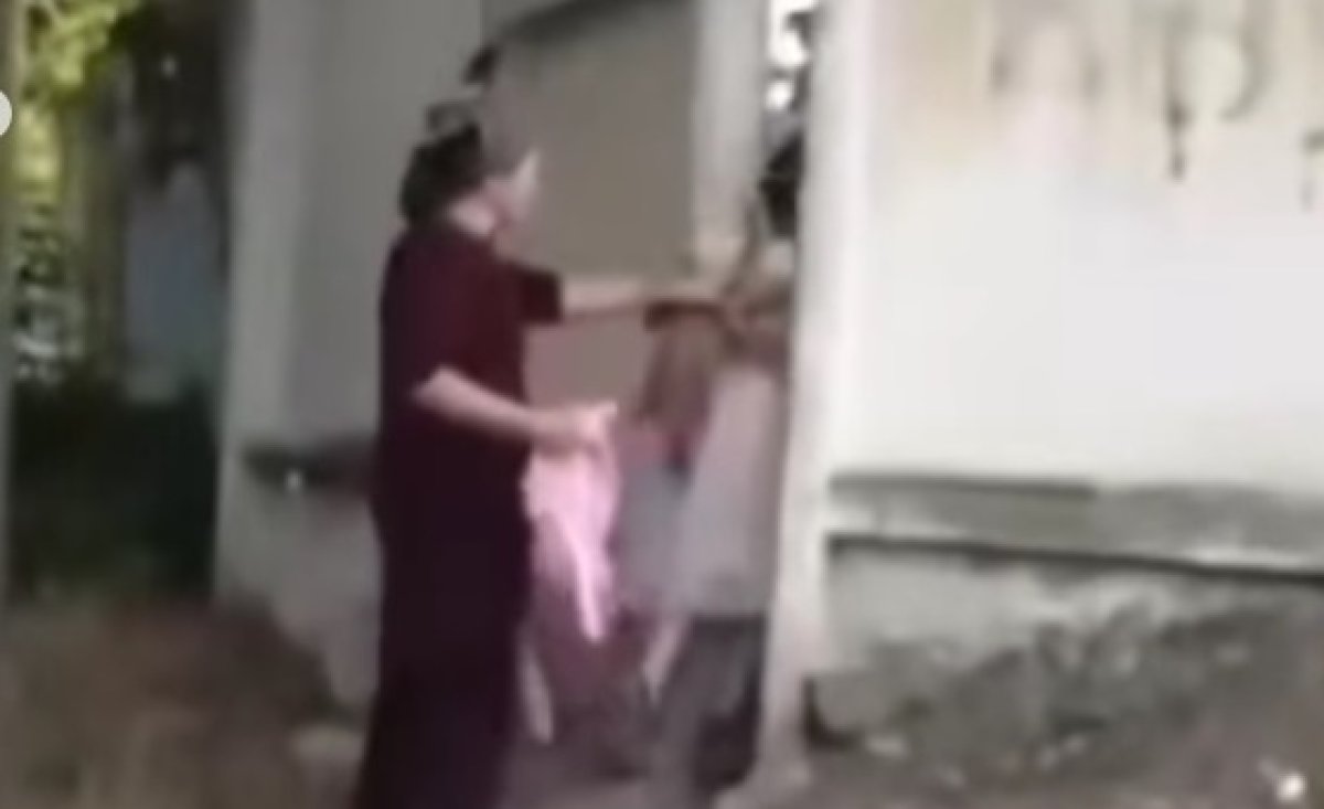 "Выбивала" долг: омбудсмен прокомментировала случай издевательства над девочкой в Алматинской области