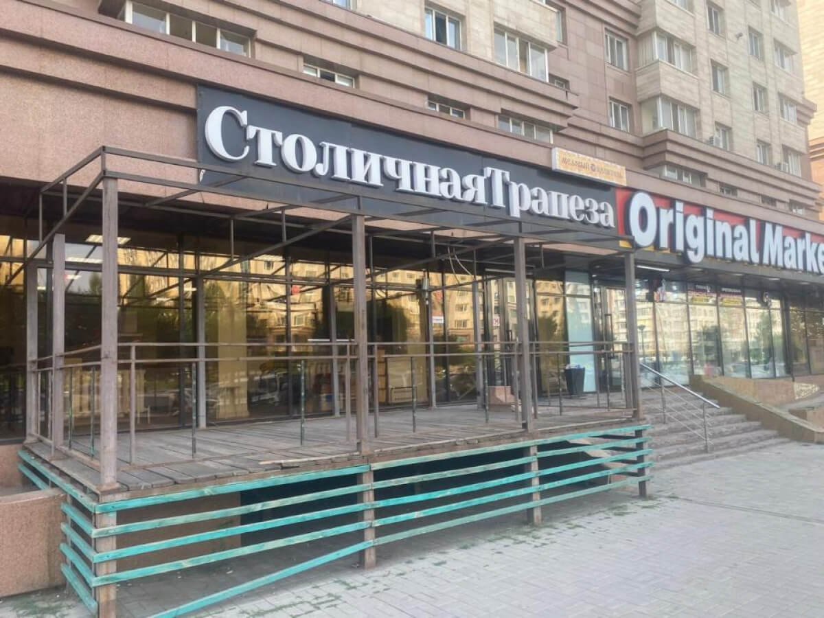 Елордада заңсыз ілінген 1500-ден астам жарнама мен банер алынды