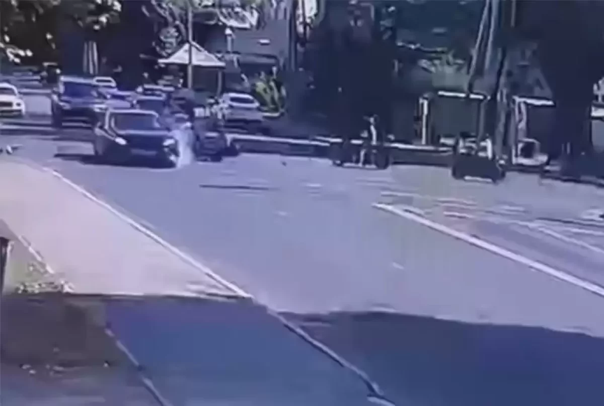 Талдықорғанда жантүршігерлік жол апаты бейнекамераға түсіп қалды