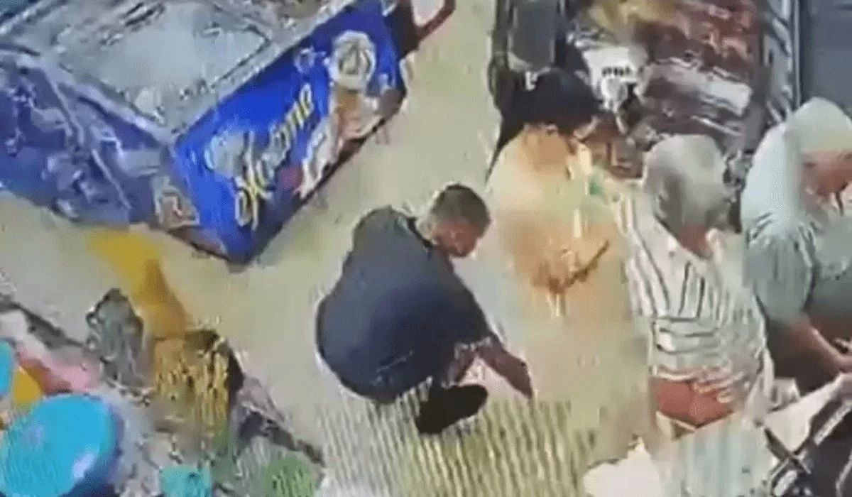 Семейде әйелдерді көйлегінің астынан суретке түсірген ер адам қамауға алынбақ